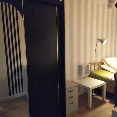Center 3 Bedroom Apartment *