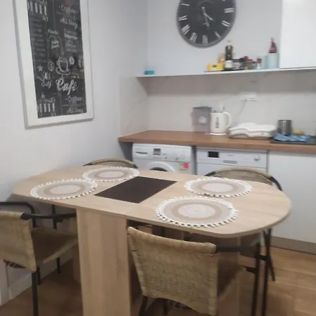 Center 3 Bedroom Appartamento *