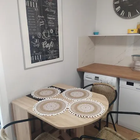 Apartment Center 3 Bedroom *