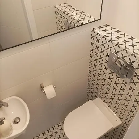 Center 3 Bedroom *